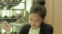 Jennie Eating GIF - Jennie Eating Blackpink GIFs