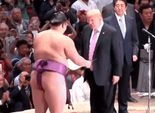 Donald Trump Shinzo Abe GIF - Donald Trump Shinzo Abe Asanoyama GIFs