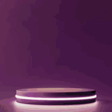 a purple background with the words cursos experta and 50 % experta en polish