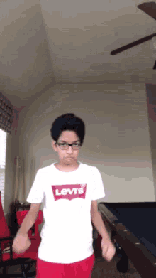 Thawberry Thawberry Dance Moves GIF - Thawberry Thawberry Dance Moves Dance Moves GIFs