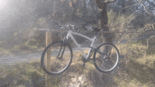 Bicicletta Appesa Al Chiodo GIF