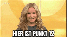 a woman with blonde hair is smiling in front of a yellow background with the words hier ist punkt 12 .