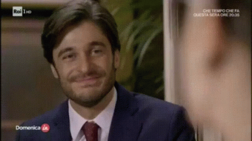 Lino Guanciale Che imbarazzo Imabrazzato Imbarazzante Situazione Figuraccia Figura di merda