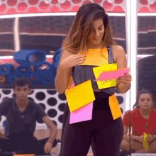 a woman is holding a piece of paper that says " going " on it