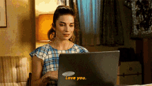 Schitts Creek Alexis Rose GIF - Schitts Creek Alexis Rose Love You GIFs