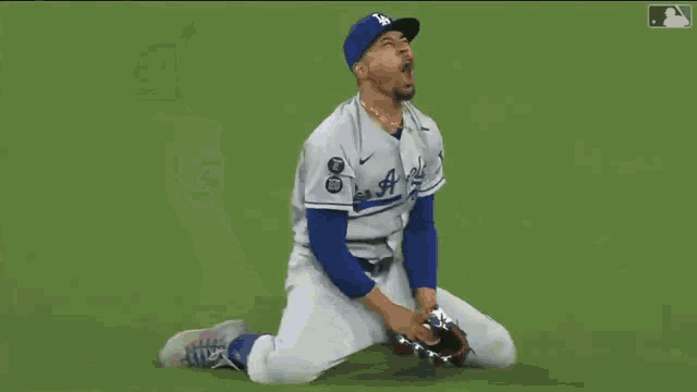 Mookie Betts Mookie GIF - Mookie Betts Mookie Dodgers - Discover & Share  GIFs