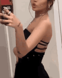maggie lindemann black nails long nails selfie sexy girl