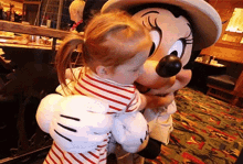 aww cute adorable hug minnie mouse