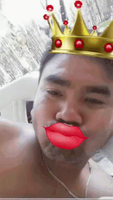 selfie clapping kiss lips crown