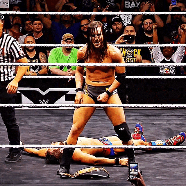  WWE RAW 323 DESDE LA RAZA SUPERIOR: CIUDAD DE MÉXICO  Adam-cole-nxt-champion