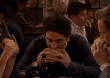 Himym How I Met Your Mother GIF - Himym How I Met Your Mother Burger GIFs