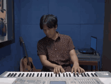 Bermain Piano Nurul Damar Ramadhan GIF - Bermain Piano Nurul Damar Ramadhan Dmasiv GIFs