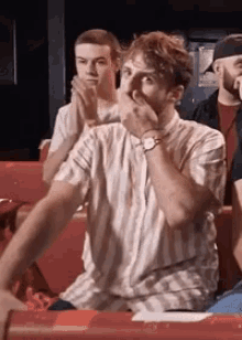 Maxenss Rire GIF - Maxenss Rire Gene GIFs