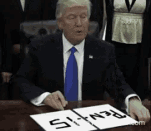 Trump Draw GIF - Trump Draw Draws GIFs