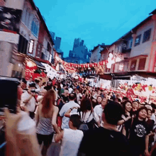 人混み 混んでる シンガポール GIF - Crowded Street Singapore GIFs