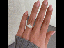 Diamond Engagementrings GIF - Diamond Engagementrings Loveineverycarat GIFs