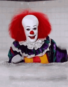 pennywise watching it interesting clown