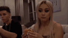 Sylwia Przybysz Burger GIF - Sylwia Przybysz Burger Eating GIFs