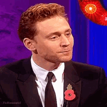 Eating Tom Hiddleston GIF - Eating Tom Hiddleston Food GIFs