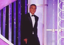 George Clooney Drunk Walking GIF - George Clooney Drunk Walking Walk GIFs