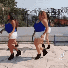 Cardiocoochbug Bugsxclip GIF - Cardiocoochbug Bugsxclip Mexican Girls Dancing GIFs