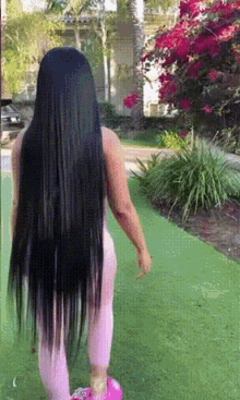 Nicki Minaj Walk Seeing Green GIF - Nicki Minaj Walk Seeing Green Nicki Minaj GIFs