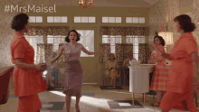 Spin Hair Spray GIF - Spin Hair Spray Get Ready GIFs