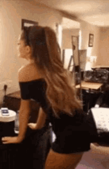 Ariana Grande Butt Shake GIF - Ariana Grande Butt Shake Cute GIFs