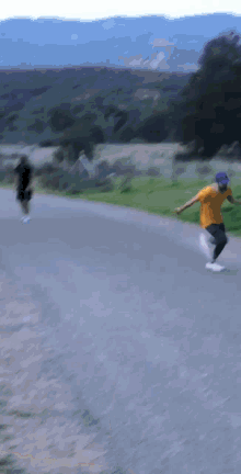 Raed Scared GIF - Raed Scared Running GIFs