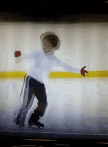 Ice Skating Boy Skating GIF - Ice Skating Boy Skating Dance GIFs