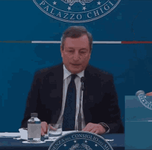Mario Draghi Microfono GIF - Mario Draghi Microfono Conferenza Stampa GIFs