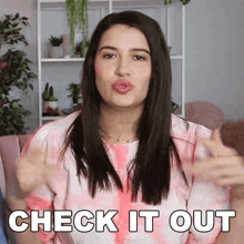 Check It Out Marissarachel GIF - Check It Out Marissarachel Take A Look At It GIFs