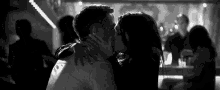 emma stone ryan gosling kissing couple movie