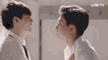 Aepete Gay Couple GIF - Aepete Gay Couple Making Out GIFs