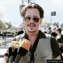 Johnny Depp Smile GIF - Johnny Depp Smile Cool GIFs