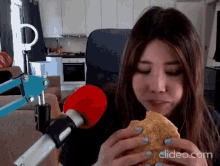 Alymew Eating GIF - Alymew Eating Burger GIFs