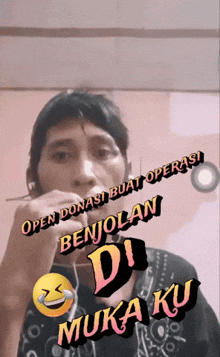 a man wearing headphones says open donasi buat operasi