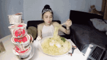 千千統一肉燥麵一箱 !! Qian1qian1 Eating 5000kcal Instant Noodles GIF - Eating吃 GIFs