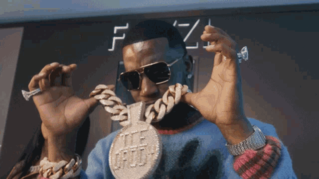 Showing Off My Necklace Gucci Mane GIF - Showing Off My Necklace Gucci Mane  First Impression Song - Discover & Share GIFs