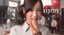 Minami Hoshino  可愛い　食べる　美味しい　パン　乃木坂46 星野みなみ GIF - Hoshino Minami Nogizaka46 GIFs