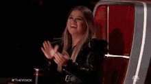 Clapping Kelly Clarkson GIF - Clapping Kelly Clarkson The Voice GIFs