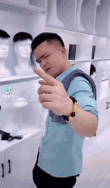 Chinese Man With Wigs GIF - Chinese Man With Wigs GIFs