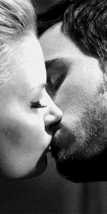 Kissing Once Upon A Time GIF - Kissing Once Upon A Time Emma And Killian GIFs