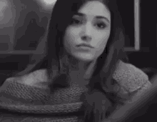 Hande Erçel Fuck You GIF - Hande Erçel Fuck You Middle Finger GIFs