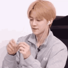 Mark Lee GIF - Mark Lee Laugh - Discover & Share GIFs