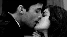 любовь люблю пара объятия поцелуй GIF - Lyubov Lyublu Potseluy GIFs