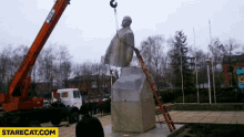 Sculpture Fail GIF - Sculpture Fail Estatua GIFs