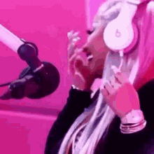 Fakemobsta Laughing GIF - Fakemobsta Laughing Nicki Minaj GIFs