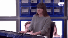 Aitana Interpreta Chandelier Al Piano GIF - Aitana Ot Cantante GIFs