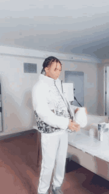 Pour Water Swae Lee GIF - Pour Water Swae Lee Theres Water Inside GIFs